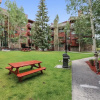 Отель Pine Ridge 7e - Ski-in / Ski-out 3 Bedroom Condo by RedAwning, фото 17