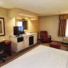 Отель La Quinta Inn & Suites Appleton College Avenue, фото 29