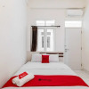Отель RedDoorz Syariah @ Wisma Arya 2, фото 13