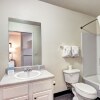 Отель Cottonwood Suites Westminster, фото 43