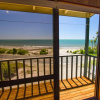 Отель Tidal Treasure - Collingwood Holiday Home, фото 4