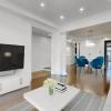 Отель Spacious Family Haven: Modern 4-bedroom Luxury Home, фото 6