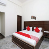 Отель OYO 12493 Hotel Taaz Comfort Inn, фото 5