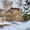 Отель Ski In & Slopeside Luxury Townhome At Pines Lodge Sleeps 12 4 Bedroom Townhouse by RedAwning, фото 21