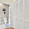 Отель FRONTDESK Calais Midtown Apts Houston, фото 31