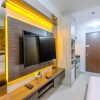 Отель Warm And Minimalist Studio Room Transpark Cibubur Apartment, фото 6