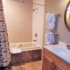 Отель Rockridge 2BR Townhouses, фото 10