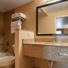 Отель Quality Inn & Suites, фото 11