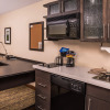 Отель Candlewood Suites Topeka, фото 14