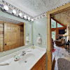 Отель The Bear Essentials Getaway W/ Hot Tub 3 Bedroom Cabin, фото 5