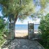 Отель Romantic Seafront Studio - Dream Garden, фото 1