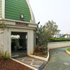 Отель Comfort And Simply Look 1Br At Bellezza Apartment, фото 21