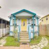 Отель Galveston Cottage ~ 1 Mi to Beach: Pet Friendly!, фото 16