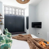 Отель Elliot Oliver - Stylish 2 Bedroom Town Centre Apartment, фото 2