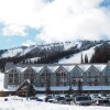 Отель Apex Mountain Inn Suite 311-312 1 Bedroom 2 Bathrooms Condo в Оканагане Фолсе