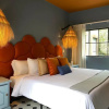 Отель Vibrant 3Bed Villa - A Deco Retreat, фото 2