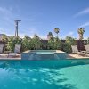 Отель 226242: 3BR Oasis w/ Hot Tub by Golf & Coachella!, фото 17
