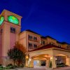 Отель La Quinta Inn & Suites by Wyndham DFW Airport West - Bedford, фото 5
