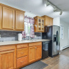 Отель Quaint Bristol Townhome ~ 14 Mi to West Hartford!, фото 7