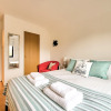 Отель Large Two Bedroom Flat 10 min Bus Ride to Centre, фото 5