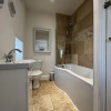 Отель 3 Bedrooms 2 Bath Cottage Balcony Garden Dogs Free, фото 8