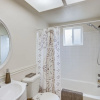 Отель Pet-friendly Farmington House, 4 Mi to Lake!, фото 9