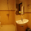Отель OYO 142 Hotel Al Furqon Syariah, фото 10