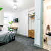 Отель OnPoint - Large 6 Bed House With Parking, фото 3