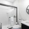 Отель Rideau 2Br Signature Apartment Free Parking 2, фото 23