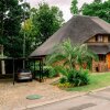 Отель Inyamatane 227B Kruger Park Lodge, фото 16