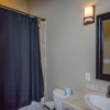Отель Retreat on Main Street 4 Bedroom Townhome, фото 10