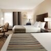 Отель Spring Lake Inn & Suites - Fayetteville, фото 4