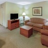 Отель La Quinta Inn & Suites Appleton College Avenue, фото 2