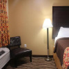 Отель Express Inn & Suites - Bush Airport, фото 2