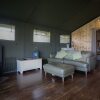 Отель Worms Head Glamping Tent - Llangennith, фото 17