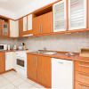 Отель Anna Apartment Walk to Beach A C Wifi Car Not Required - 2451, фото 9