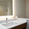 Отель Holiday Inn Express Lethbridge Southeast, an IHG Hotel, фото 9