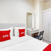 Отель OYO Flagship 90789 Genteng Residence, фото 20