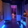 Отель Angela's Hideaway - 2 Beds - Hot Tub - Sauna, фото 24