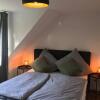 Отель Apartment Frankfurt, top renoviert, 65qm DG в Бергиш-Гладбахе