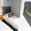 Отель The Gathering Chester 3 Sleeps 14 Very Close to City Centre Racecourse Within Walls, фото 17