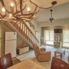 Отель Ski-In Ski-Out Squaw Valley Lodge Slopeside Townhome, фото 13