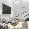 Отель Airy and Open Corner Loft - 92 Walkscore, фото 14