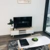 Отель Explore Docklands Lovely Apartment LVL8, фото 6