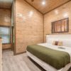 Отель Wanderer by Avantstay Sleeps 34, A+ Custom Smokies Cabin, фото 17