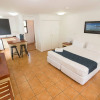 Отель Base Airlie Beach Resort - Hostel, фото 1