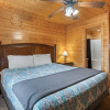 Отель Panoramic View 6 Bedroom Cabin by RedAwning, фото 5