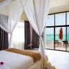 Отель Enjoy the Great Amenities Offer by Your Ocean View Room, фото 18