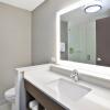 Отель Holiday Inn Express & Suites Okemos - University Area, an IHG Hotel, фото 8