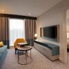 Отель Staybridge Suites London Heathrow - Bath Road, an IHG Hotel, фото 4